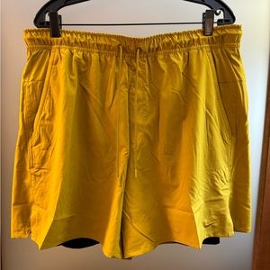 Nike Dri-Fit Men’s Training Shorts Size XL 7” Length